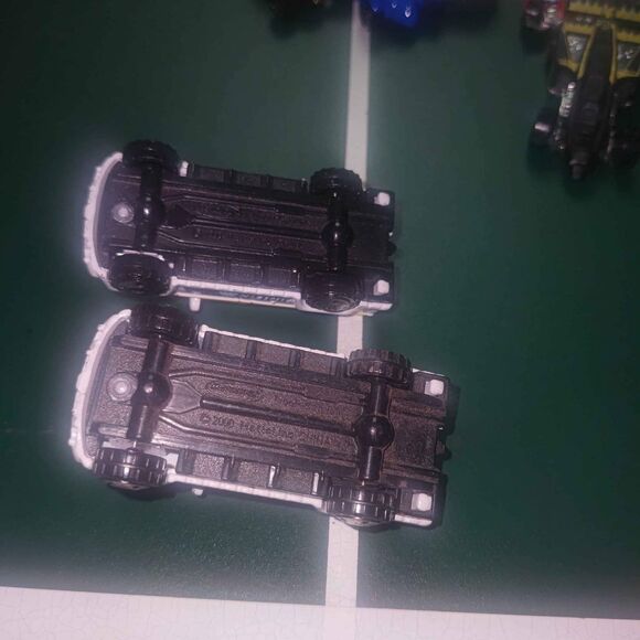 Lot of 2 Matchbox Metro Police Troop Carrier Pickup Trucks - Picture 7 of 7